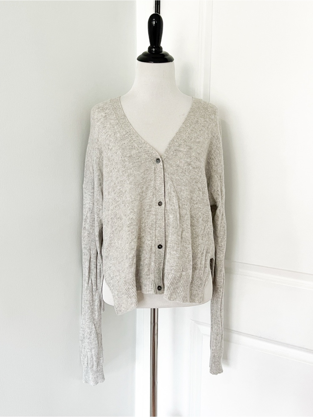 Theory 100% Cashmere Light Gray V-Neck Button Cardigan - XL